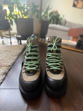 Paper Straight Aesthetic Hiking Boots | Men’s 9D
